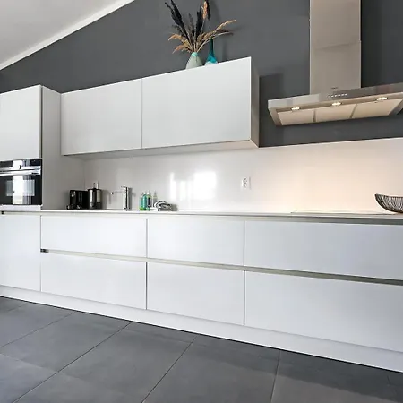 Villa 5 - The Hideaway | Wellness By The Water With Sauna And Jacuzzi Ouddorp